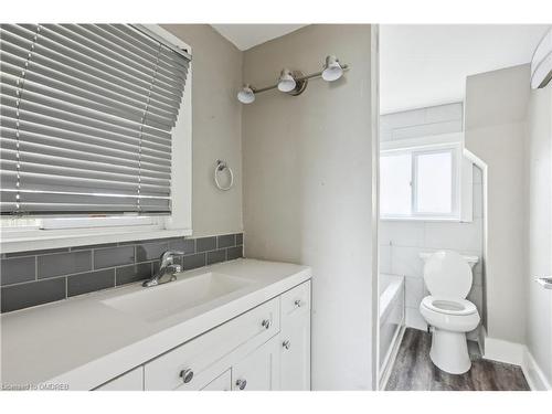 1-19 Seneca Street, St. Catharines, ON - Indoor Photo Showing Bathroom