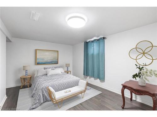 Lower-559 Upper Sherman Avenue, Hamilton, ON - Indoor Photo Showing Bedroom
