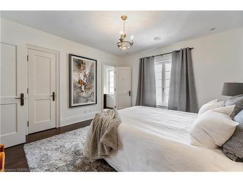 1476 Carmen Drive, Mississauga, ON - Indoor Photo Showing Bedroom
