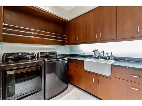 1476 Carmen Drive, Mississauga, ON - Indoor Photo Showing Laundry Room