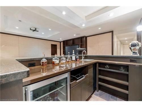 1476 Carmen Drive, Mississauga, ON - Indoor Photo Showing Kitchen With Upgraded Kitchen