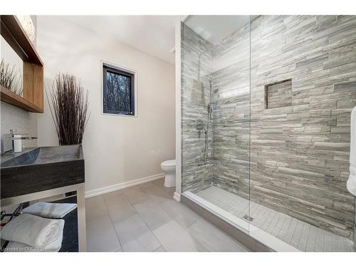 868 Danforth Place, Burlington, ON - Indoor Photo Showing Bedroom