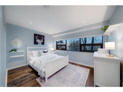 868 Danforth Place, Burlington, ON - Indoor Photo Showing Bedroom