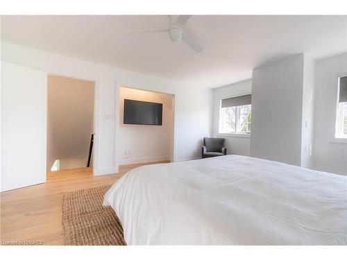 2393 Red Maple Avenue, Jordan Station, ON - Indoor Photo Showing Bedroom