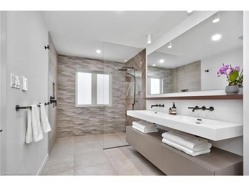 124 Foxridge Drive, Ancaster, ON - Indoor Photo Showing Bathroom
