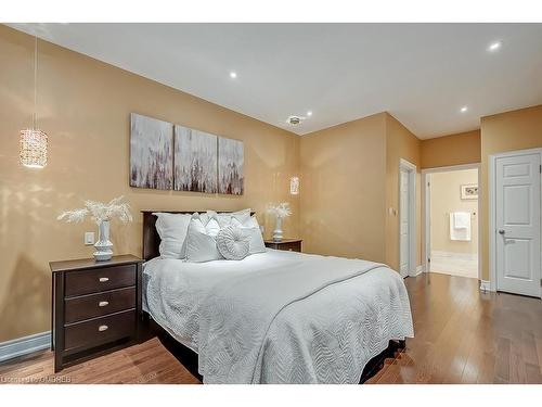 11-3353 Liptay Avenue, Oakville, ON - Indoor Photo Showing Bedroom
