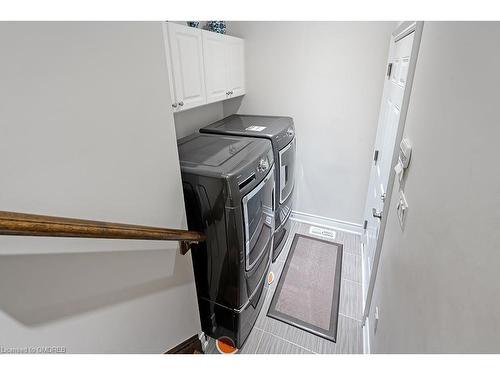 11-3353 Liptay Avenue, Oakville, ON - Indoor Photo Showing Laundry Room