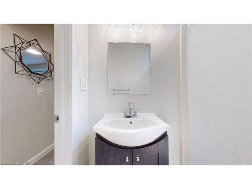 103 Grant Avenue, Hamilton, ON - Indoor Photo Showing Bathroom
