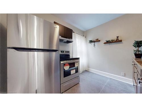 103 Grant Avenue, Hamilton, ON - Indoor Photo Showing Kitchen
