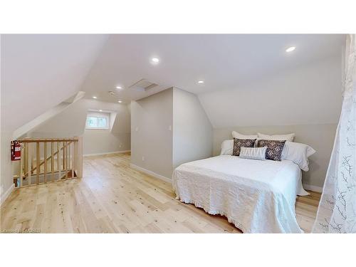 103 Grant Avenue, Hamilton, ON - Indoor Photo Showing Bedroom