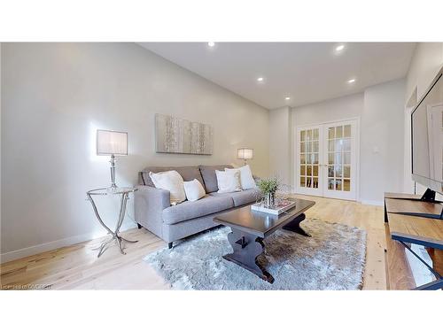 103 Grant Avenue, Hamilton, ON - Indoor Photo Showing Living Room