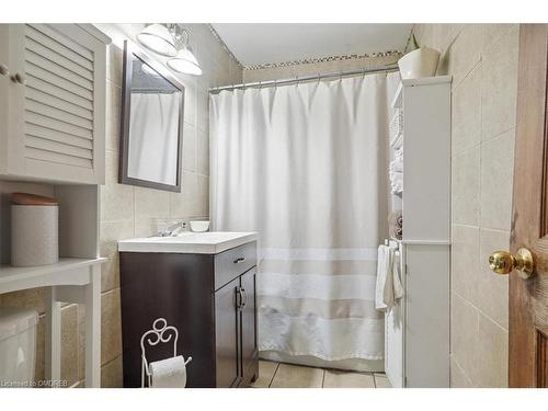 27 George Street, St. Catharines, ON - Indoor Photo Showing Bathroom
