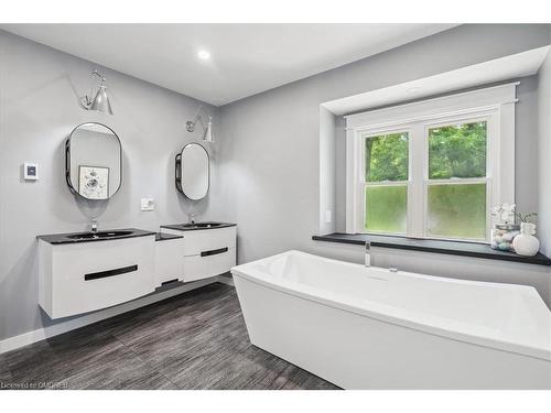 62 Windemere Road, Stoney Creek, ON - Indoor Photo Showing Bathroom