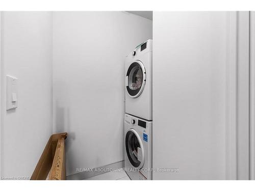 808-297 Oak Walk Drive, Oakville, ON - Indoor Photo Showing Laundry Room