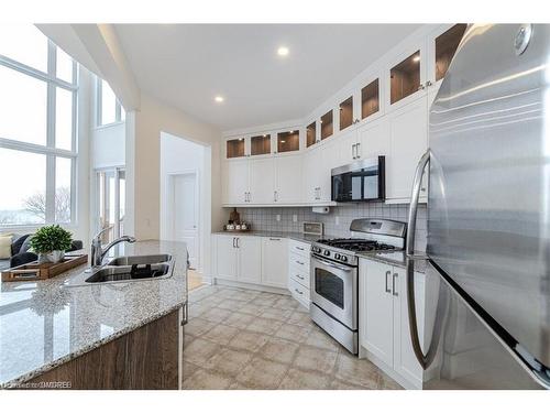 25 Waterview Road, Wasaga Beach, ON - Indoor Photo Showing Kitchen With Double Sink With Upgraded Kitchen