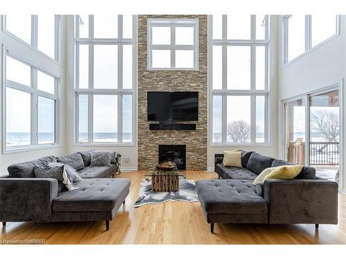 25 Waterview Road, Wasaga Beach, ON - Indoor Photo Showing Living Room With Fireplace