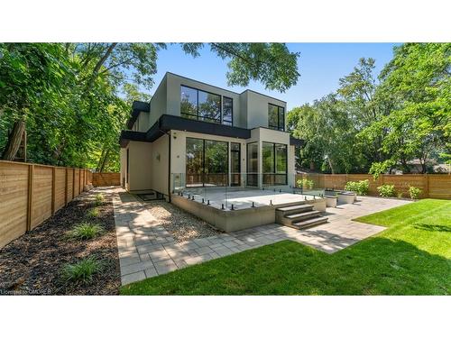 301 Lakeshore Road W, Oakville, ON - Outdoor With Backyard