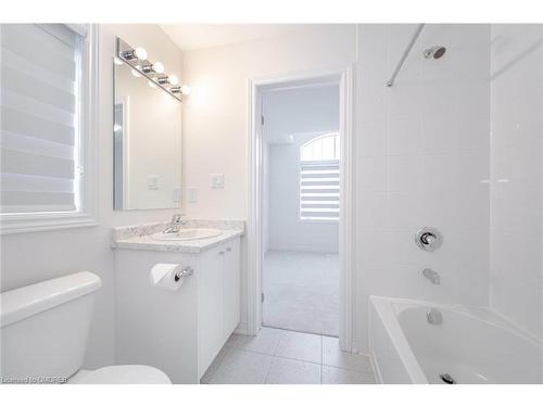 3906 Koenig Road, Burlington, ON - Indoor Photo Showing Bathroom