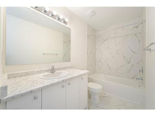 3906 Koenig Road, Burlington, ON - Indoor Photo Showing Bathroom