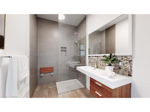 1207 Stirling Drive, Oakville, ON - Indoor Photo Showing Bathroom