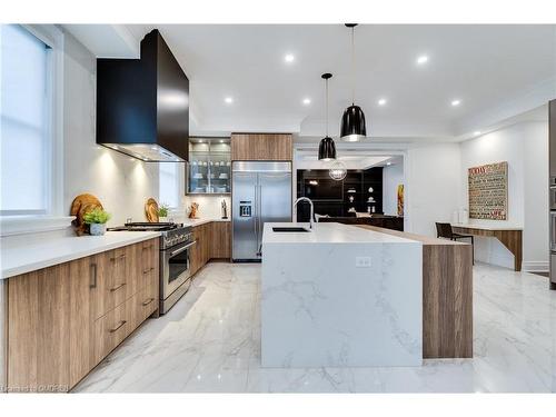 3-2265 Lakeshore Road, Burlington, ON - Indoor Photo Showing Kitchen With Upgraded Kitchen