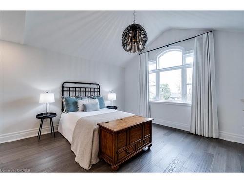 3-2265 Lakeshore Road, Burlington, ON - Indoor Photo Showing Bedroom