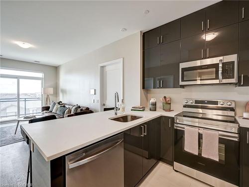 416-470 Gordon Krantz Avenue, Milton, ON - Indoor Photo Showing Kitchen With Upgraded Kitchen