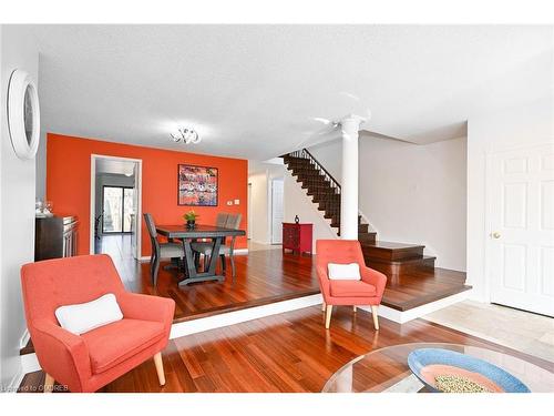128 Edgewater Drive, Stoney Creek, ON - Indoor Photo Showing Living Room