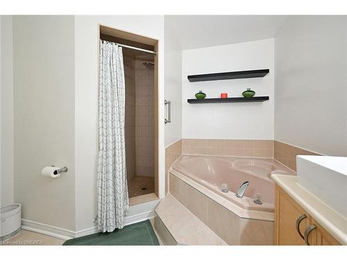 128 Edgewater Drive, Stoney Creek, ON - Indoor Photo Showing Bathroom