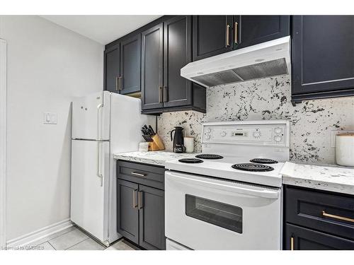 3A-5 East 36Th Street, Hamilton, ON - Indoor Photo Showing Kitchen