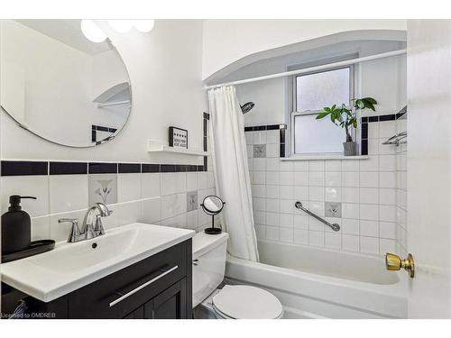 3A-5 East 36Th Street, Hamilton, ON - Indoor Photo Showing Bathroom