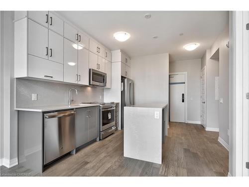 513-95 Dundas Street W, Oakville, ON - Indoor Photo Showing Kitchen With Stainless Steel Kitchen With Upgraded Kitchen