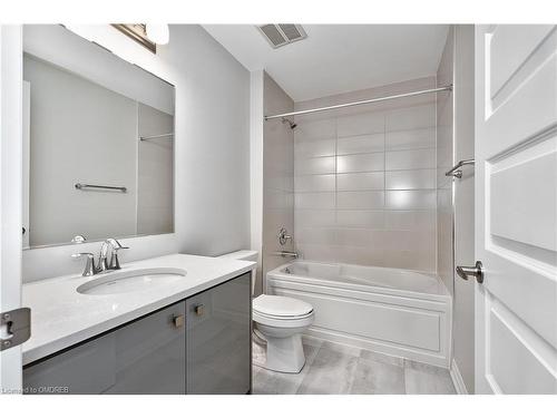 513-95 Dundas Street W, Oakville, ON - Indoor Photo Showing Bathroom