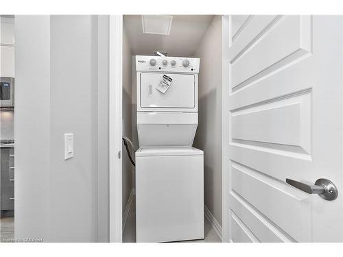 513-95 Dundas Street W, Oakville, ON - Indoor Photo Showing Laundry Room