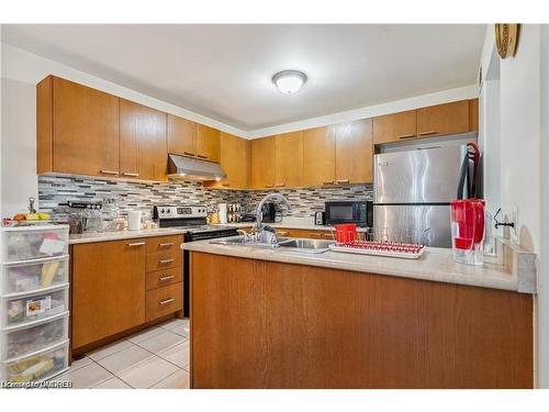 36 Chicory Crescent, St. Catharines, ON - Indoor Photo Showing Kitchen With Double Sink