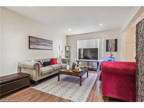 36 Chicory Crescent, St. Catharines, ON - Indoor Photo Showing Living Room