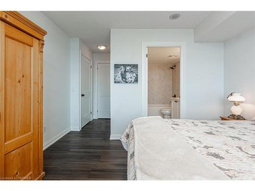 911-2365 Central Park Drive, Oakville, ON - Indoor Photo Showing Bedroom
