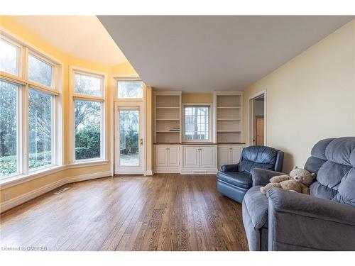 21 Second Street, Oakville, ON - Indoor Photo Showing Living Room