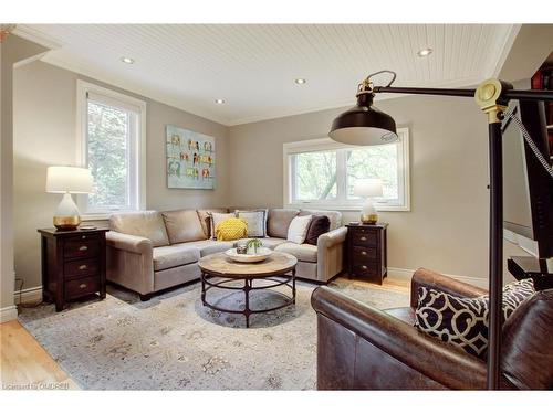 6611 Frederick Street, Burlington, ON - Indoor Photo Showing Living Room