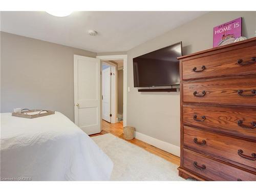 6611 Frederick Street, Burlington, ON - Indoor Photo Showing Bedroom