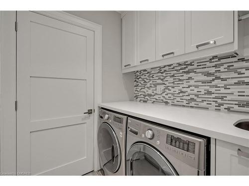 1076 Melvin Avenue, Oakville, ON - Indoor Photo Showing Laundry Room