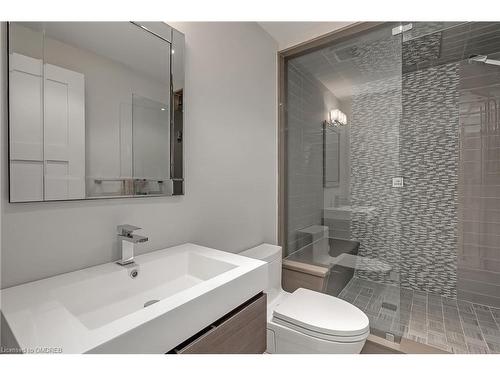 1076 Melvin Avenue, Oakville, ON - Indoor Photo Showing Bathroom