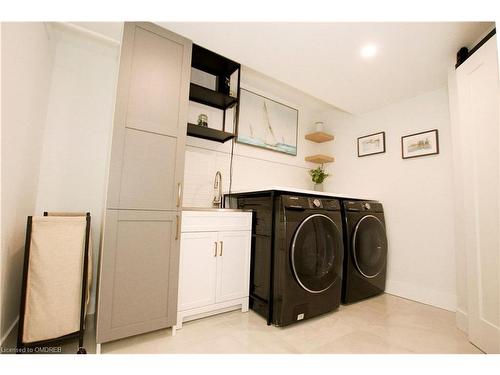 1546 Sandpiper Road, Oakville, ON - Indoor Photo Showing Laundry Room