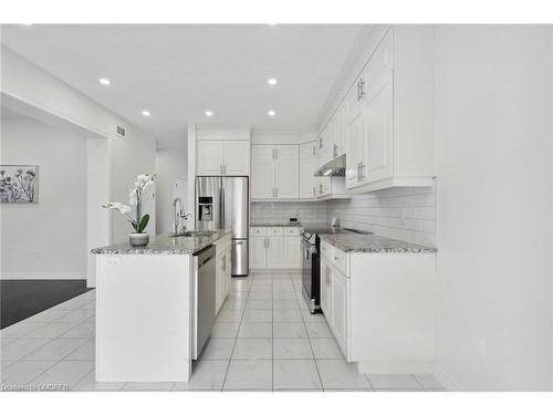 18 Valleybrook Drive, Kitchener, ON - Indoor Photo Showing Kitchen With Upgraded Kitchen