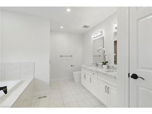 18 Valleybrook Drive, Kitchener, ON - Indoor Photo Showing Bathroom