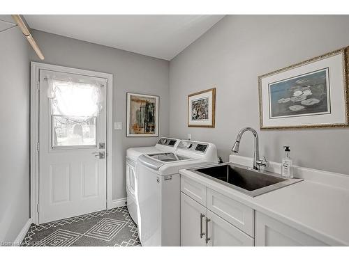 258 Westwood Drive, Oakville, ON - Indoor Photo Showing Laundry Room