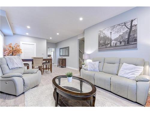 31 Dickson Street, Hamilton, ON - Indoor Photo Showing Living Room