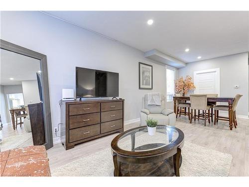 31 Dickson Street, Hamilton, ON - Indoor Photo Showing Dining Room