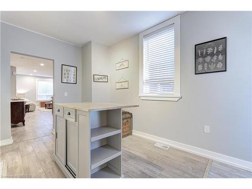 31 Dickson Street, Hamilton, ON - Indoor Photo Showing Kitchen