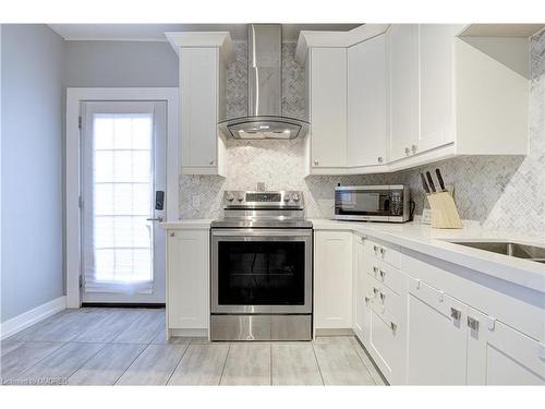 31 Dickson Street, Hamilton, ON - Indoor Photo Showing Kitchen